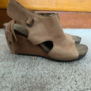 Women's Tan Wedge Sandals